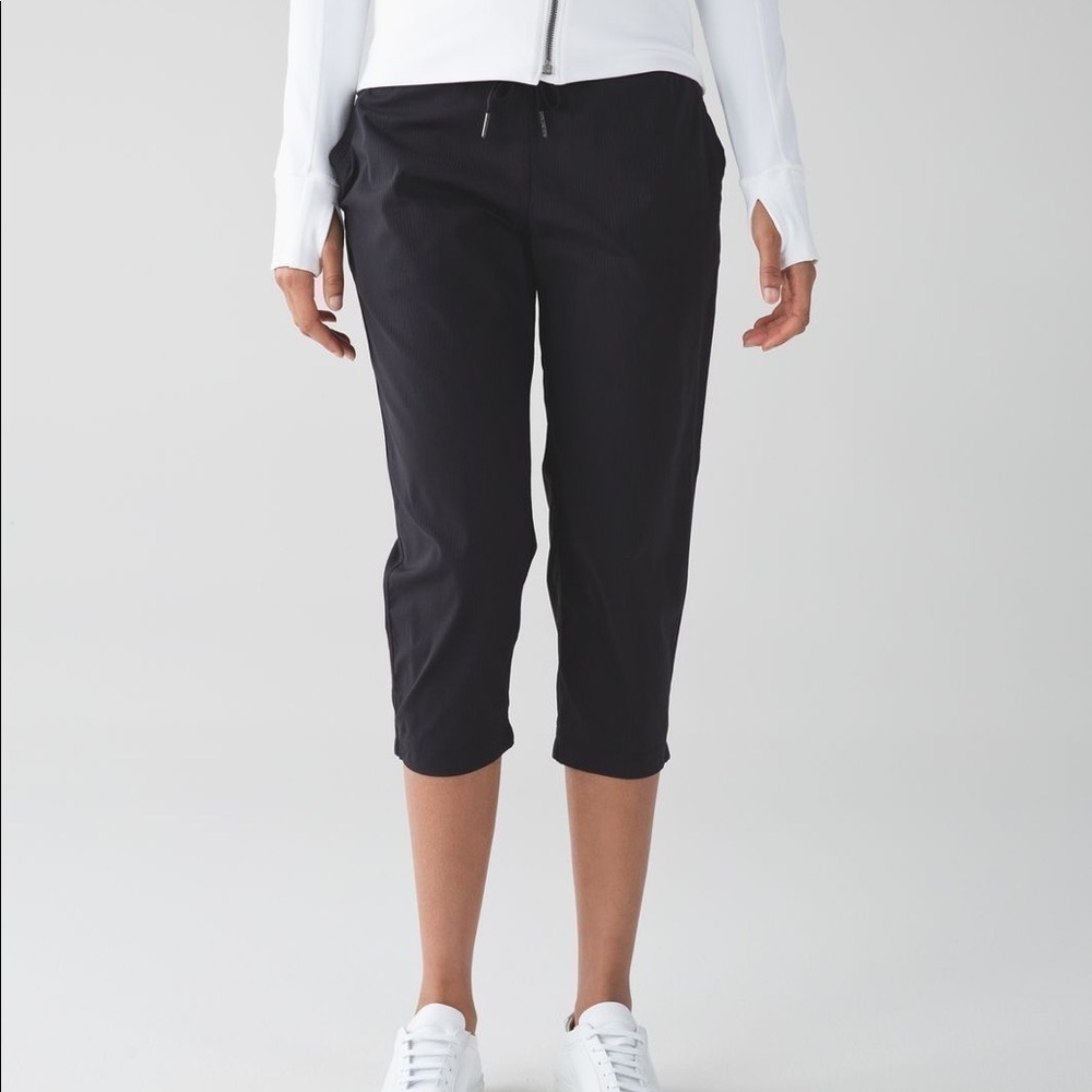 Lululemon Studio Crop II SZ 2